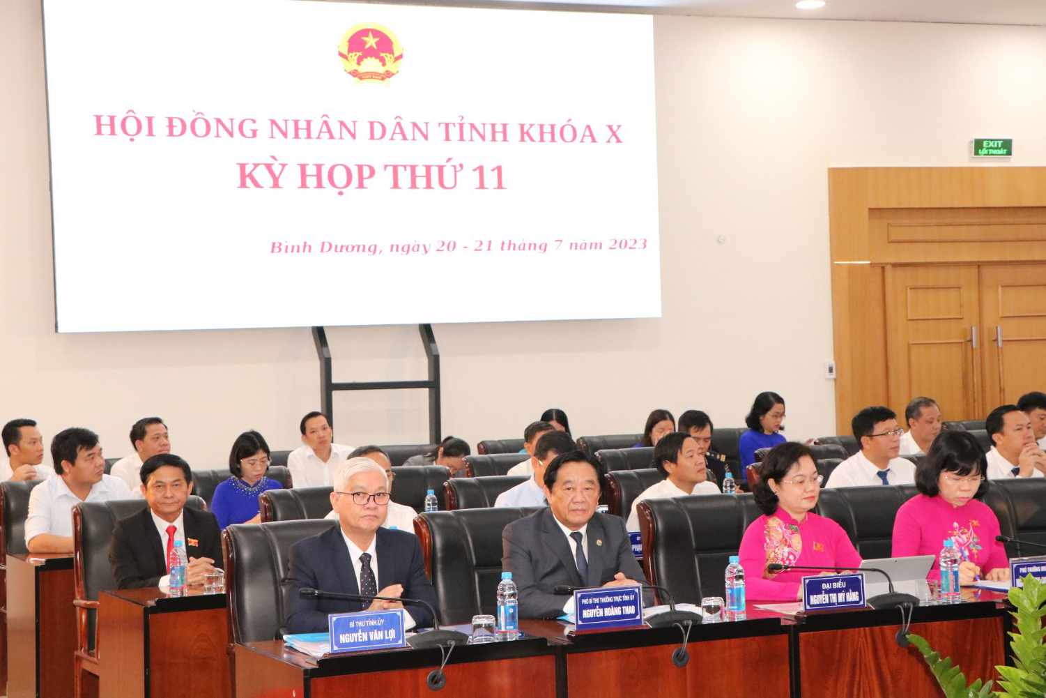 Đồng chí Nguyễn Văn Lợi - Ủy viên Trung ương Đảng, Bí thư Tỉnh ủy, Trưởng đoàn đại biểu Quốc hội tỉnh (hàng đầu, trái) tại kỳ họp.
